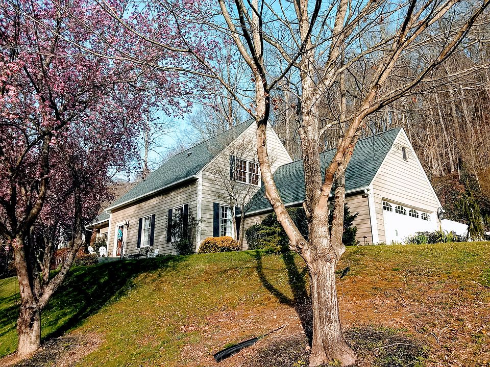 1st image of 8 Ennismore Dr