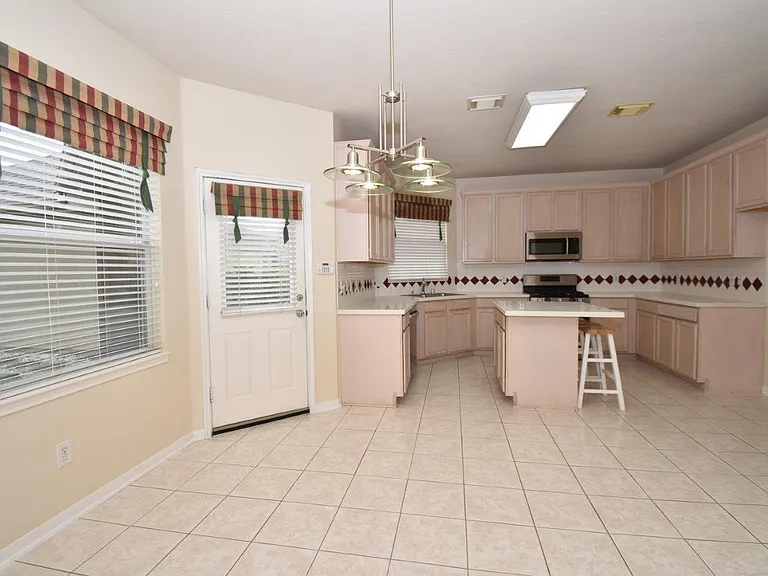 3810 Buckley Ln — Photo 6