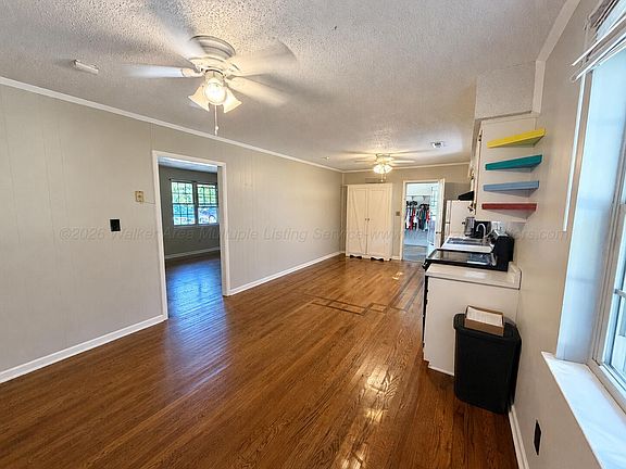 4th image of 899 Hancock Dr E