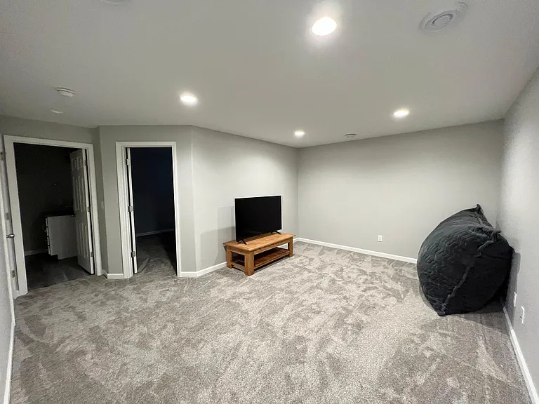 820 Cathy Dr W — Photo 13