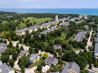 852 Lyster Rd, Highwood, IL 60040