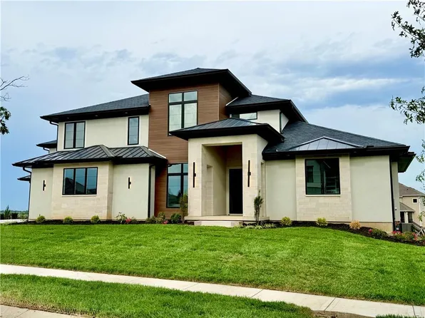 17325 Larsen St, Overland Park, KS 66221