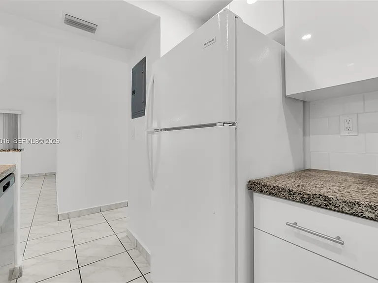 9354 SW 77th Ave #I1 — Photo 32