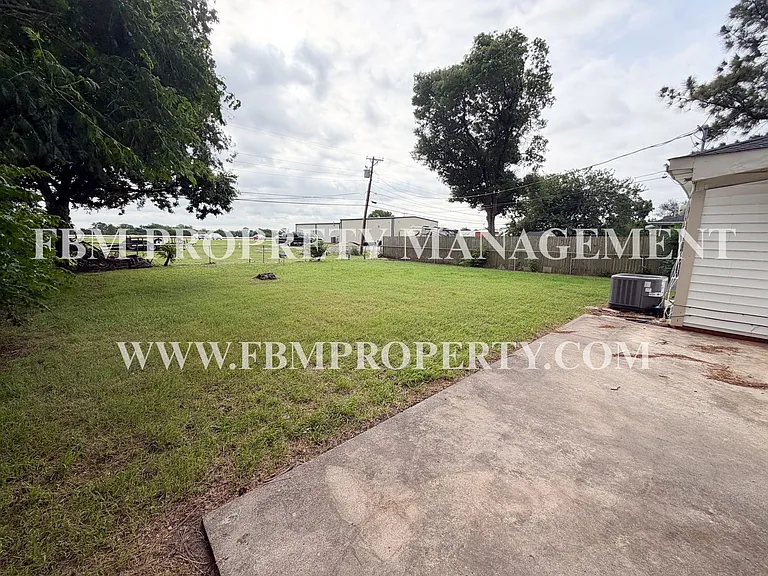 136 Highland Dr — Photo 14