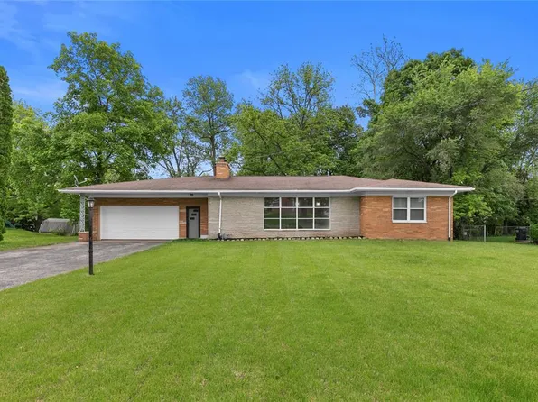 4 Circle Dr, Fairview Heights, IL 62208