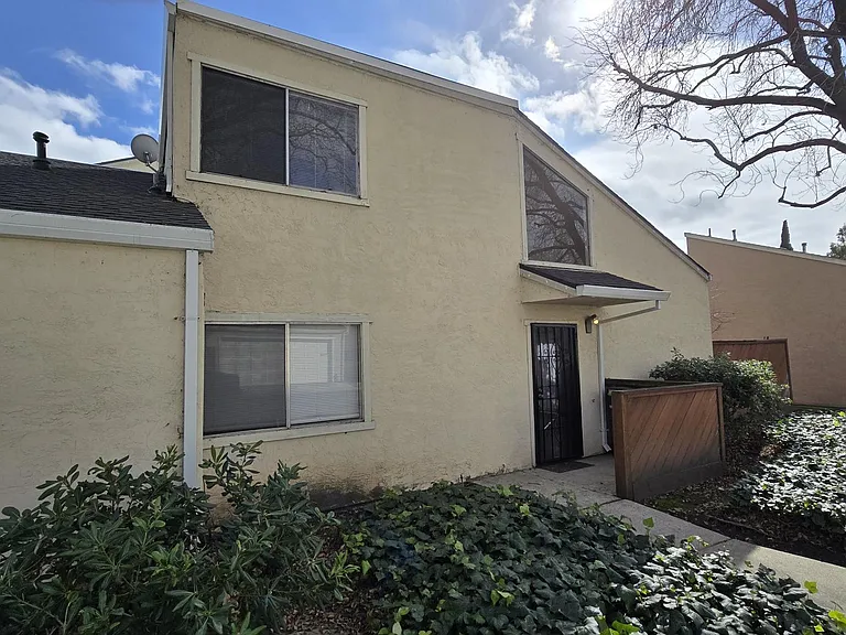 27703 Persimmon Dr — Photo 1