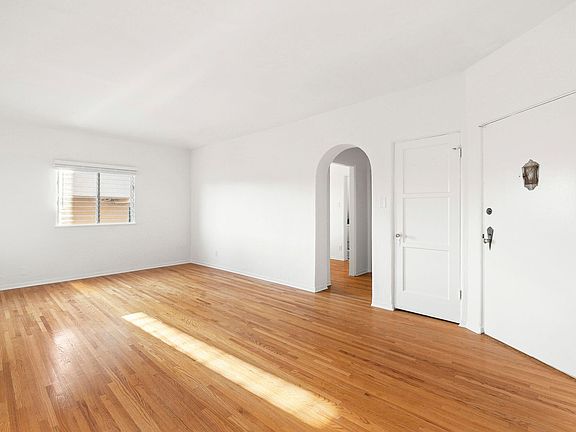 3rd image of 1327 N Vista St APT 204