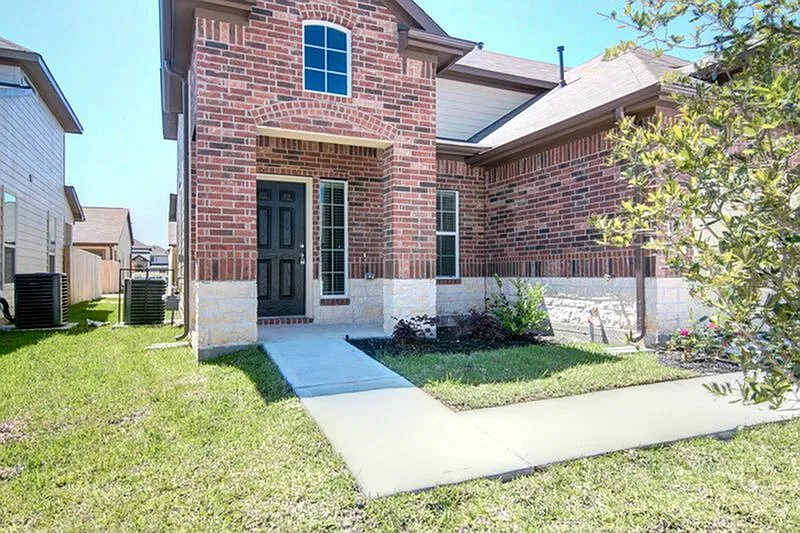 Bavaria Townhomes — Photo 3