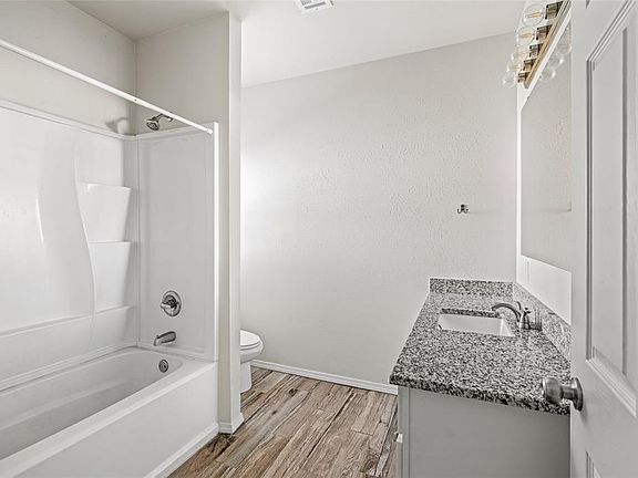 5th image of 1401 E Woodson St