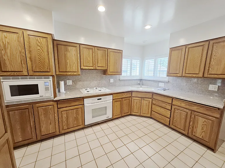 6341 Sultana Ave — Photo 4