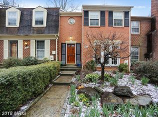 6753 Surreywood Ln, Bethesda, MD 20817