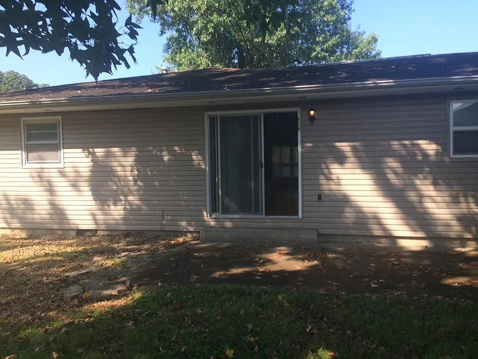 2 bed, 1200 sqft, $900 — Photo 2