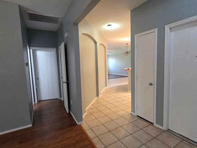 5820 Show Master Ln — Photo 16