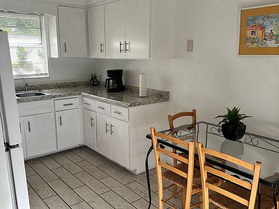 5th image of 847 19th St APT 1