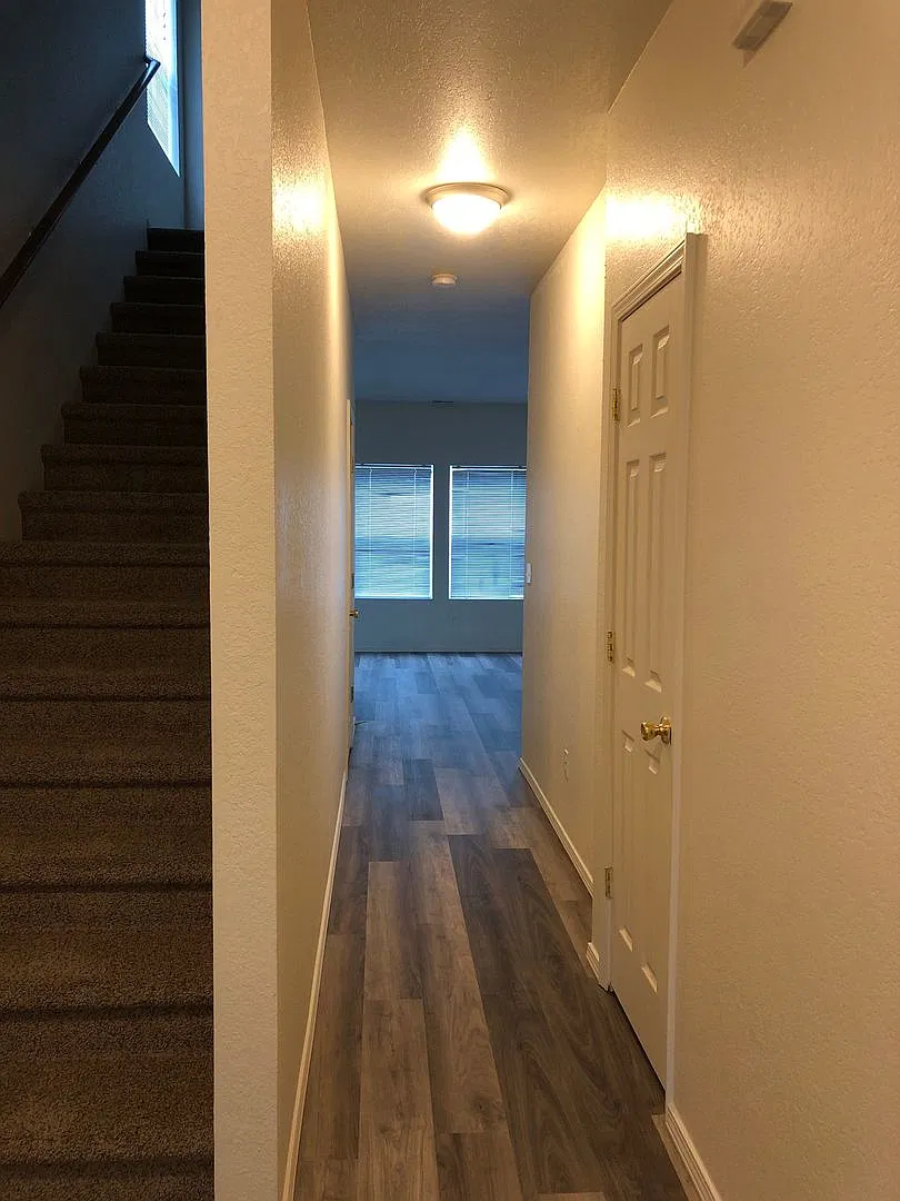 3 Bedroom / 2.5 Bath Townhouse — Photo 2