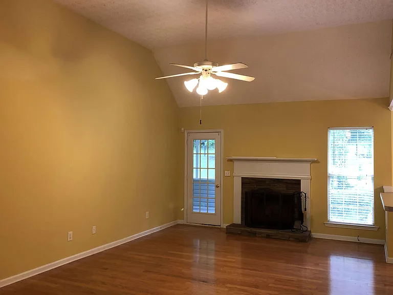 250 Dillion Dr — Photo 10