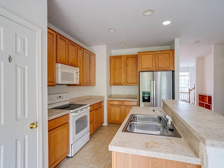 103 Buttonwood Ct — Photo 16
