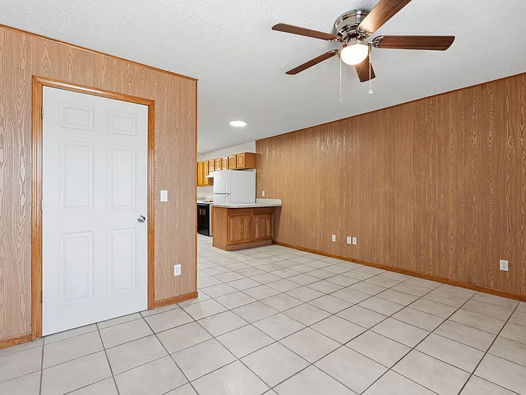 Mid-Town Apartments — Photo 8