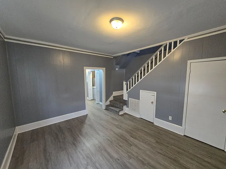 939 Hinton St — Photo 3
