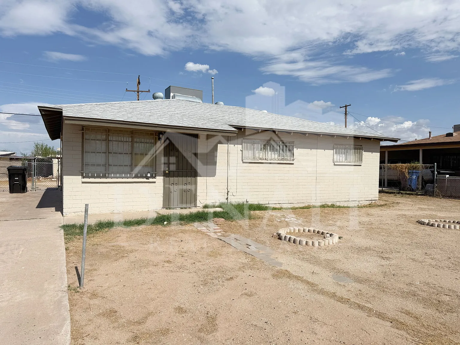 3 bed, 1.0 bath, 975 sqft, $1,395 — Photo 2