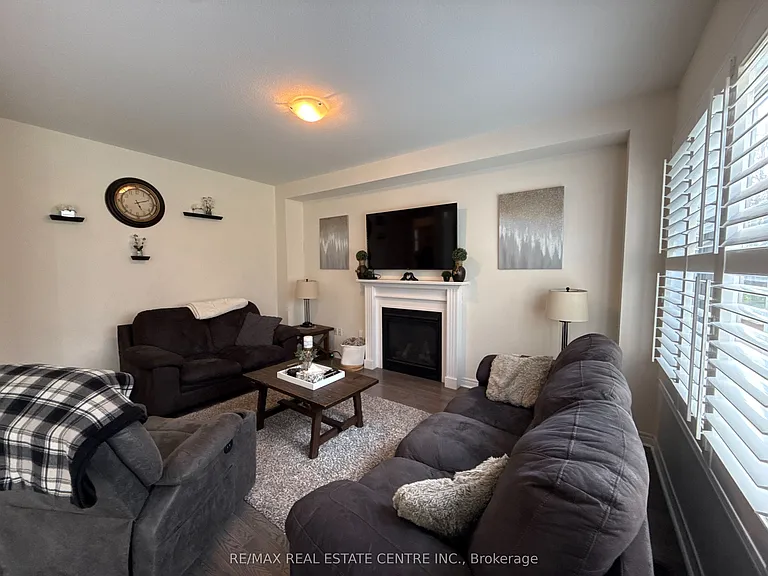 499 Thompson St — Photo 7