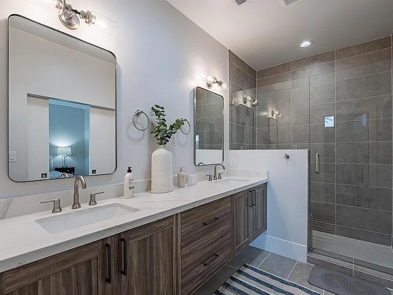 165 E Hearne Way — Photo 6