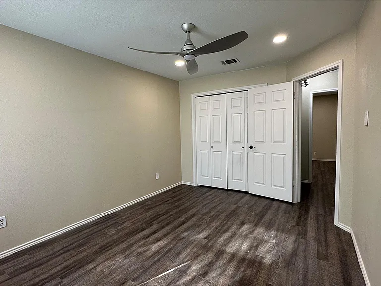 3925 Capricorn Ct — Photo 34