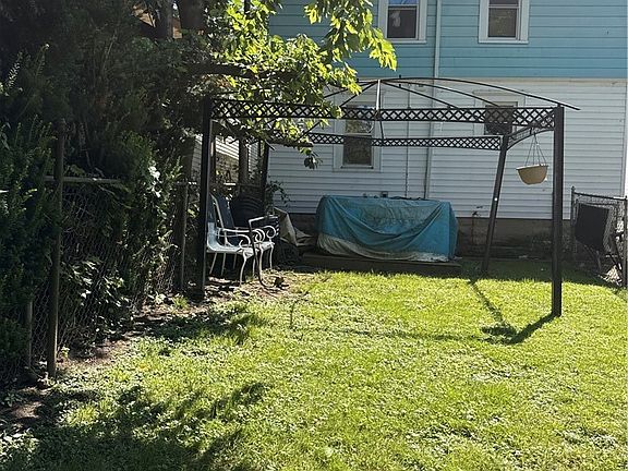 4th image of 84 Ruggles St