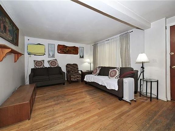 2nd image of 814 Woodbine Ave