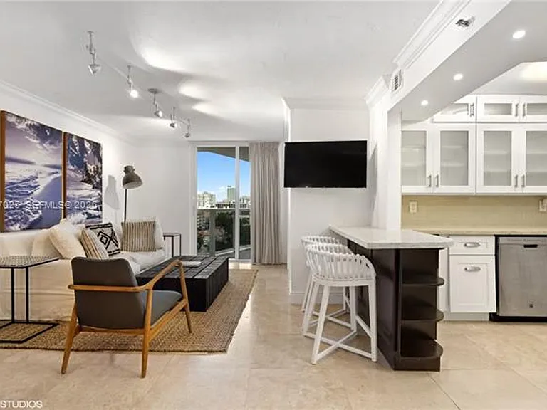 2401 Collins Ave #909 — Photo 2