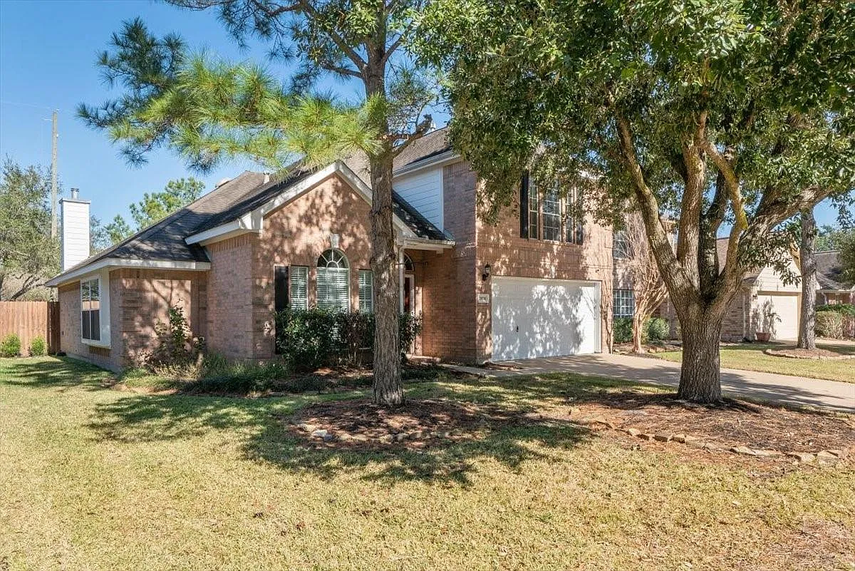 3 bed, 2.5 bath, 2294 sqft, $2,450 — Photo 1
