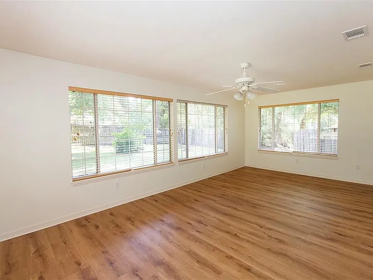 2340 NW 16th Ave — Photo 9