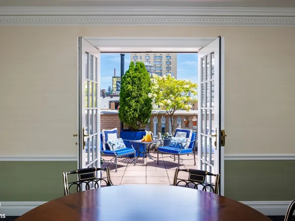 1035 Park Avenue image 3 of 22