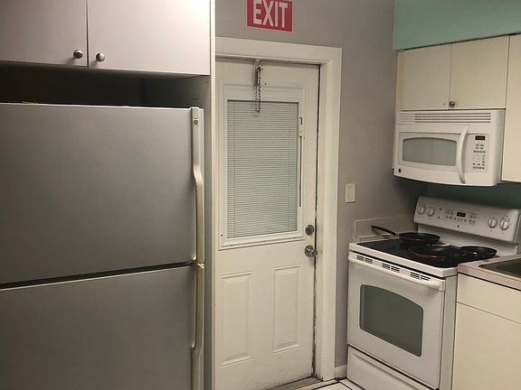 3rd image of 829 NE 11th Ave #1