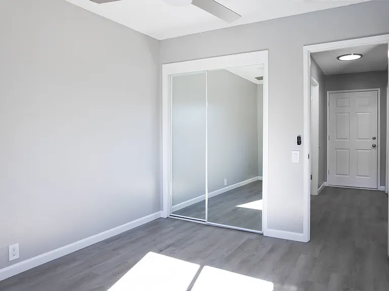 University Square Apartments — Photo 24