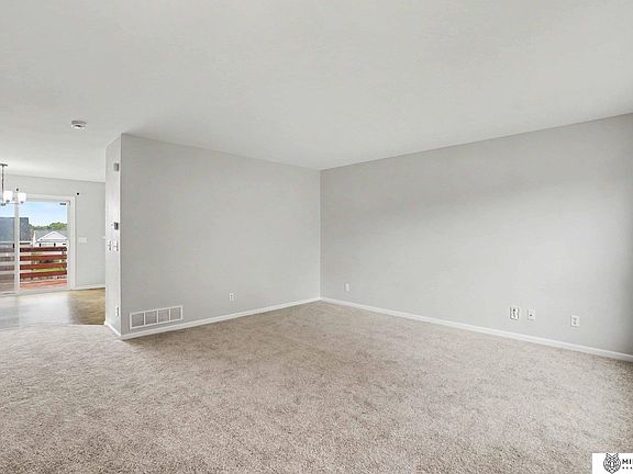 5th image of 8742 Read St