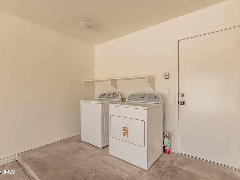 1028 W Butler Ct — Photo 34