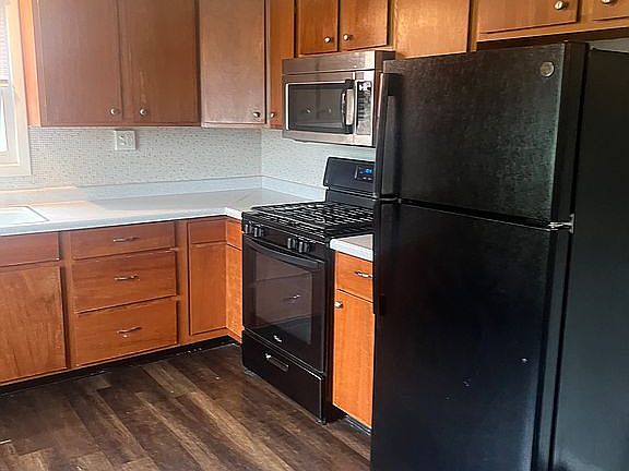 2nd image of 4805 Meadow Ln