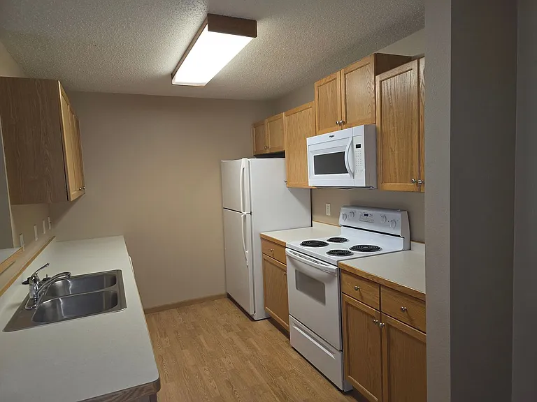 Dakota Park Apartments — Photo 8
