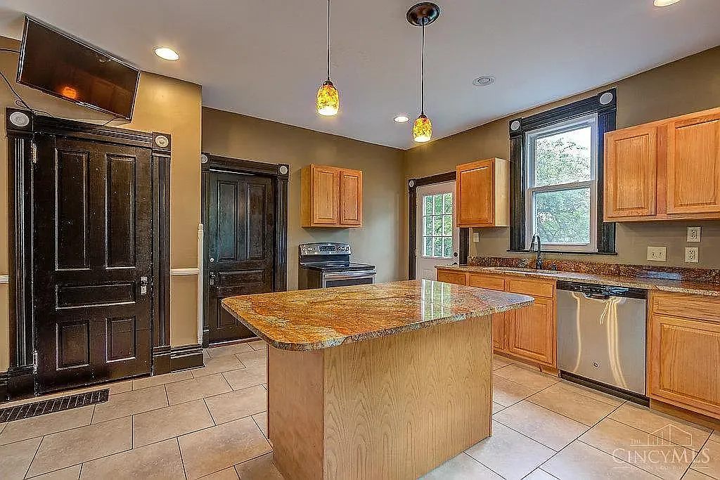 4 bed, 1532 sqft, $4,000 — Photo 4
