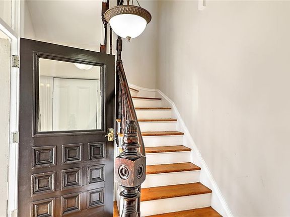 3rd image of 107 Ring St Floor 2