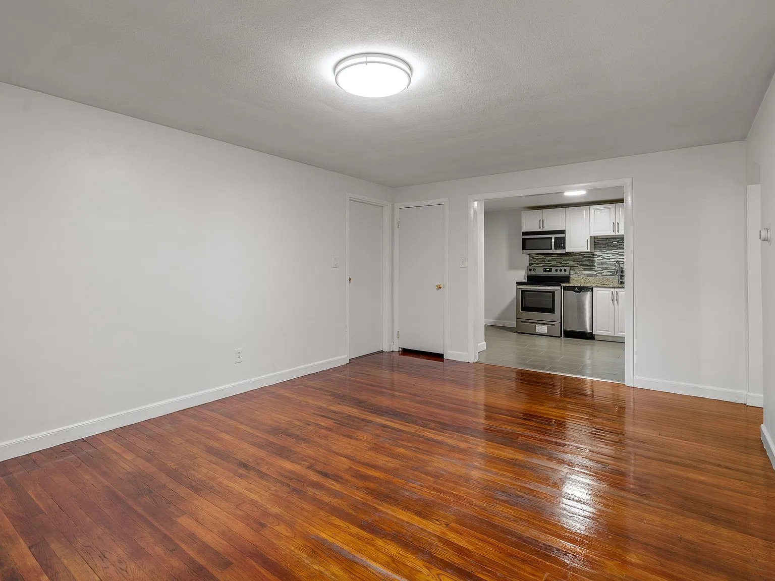 2 bed, 715 sqft, $2,200 — Photo 3
