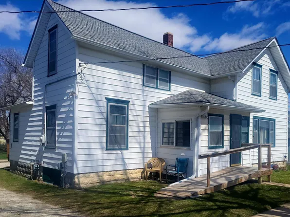 505 W 12th St, Vinton, IA 52349