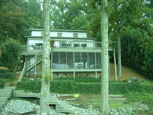 2nd image of 1108 Johnson Ln