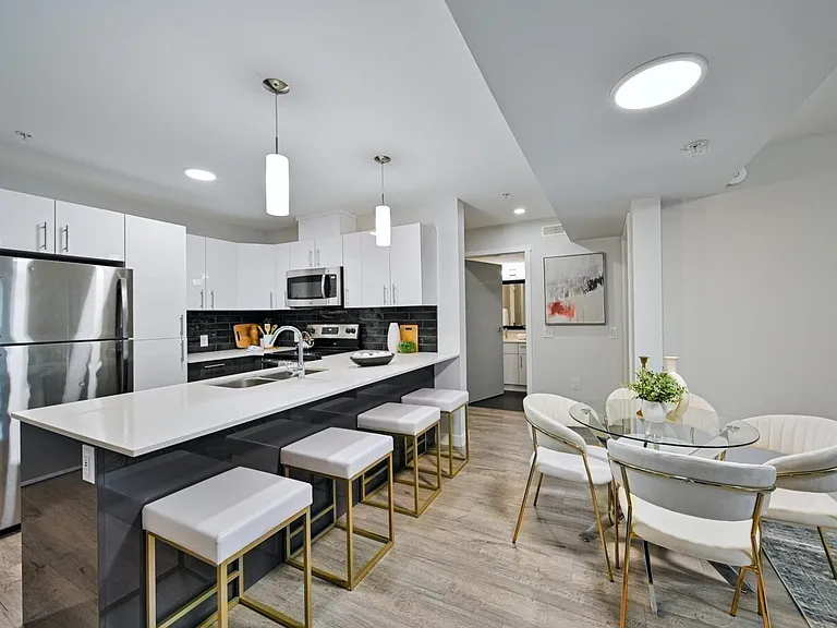 1792 Pembina Hwy — Photo 6