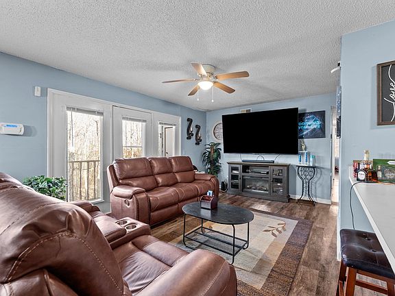 5th image of 702F Glendale Dr