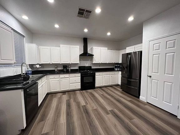 3rd image of 4570 Sparwood Dr