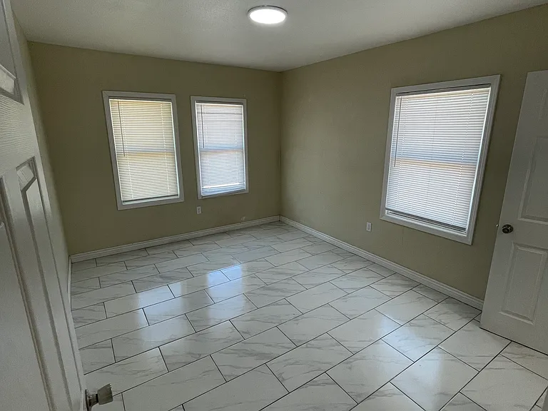 1015 Collins Ave #B — Photo 8