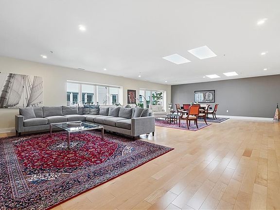 4th image of 220 W Brambleton Ave #202