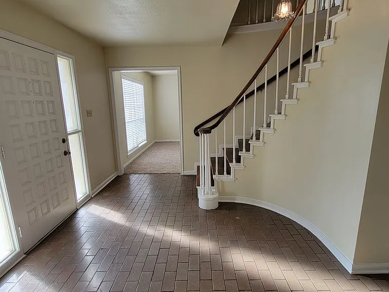 3803 Oak Ridge Dr — Photo 5